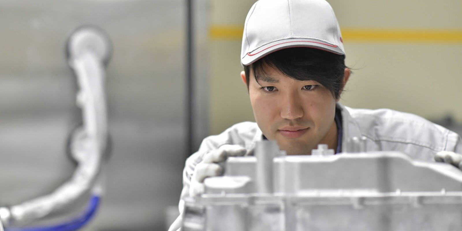a person wearing a white hat and gloves