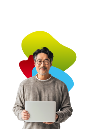 メガネとノートパソコンで微笑む人
