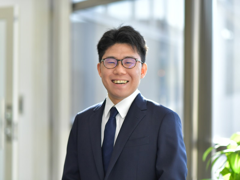 スーツとネクタイを着た人