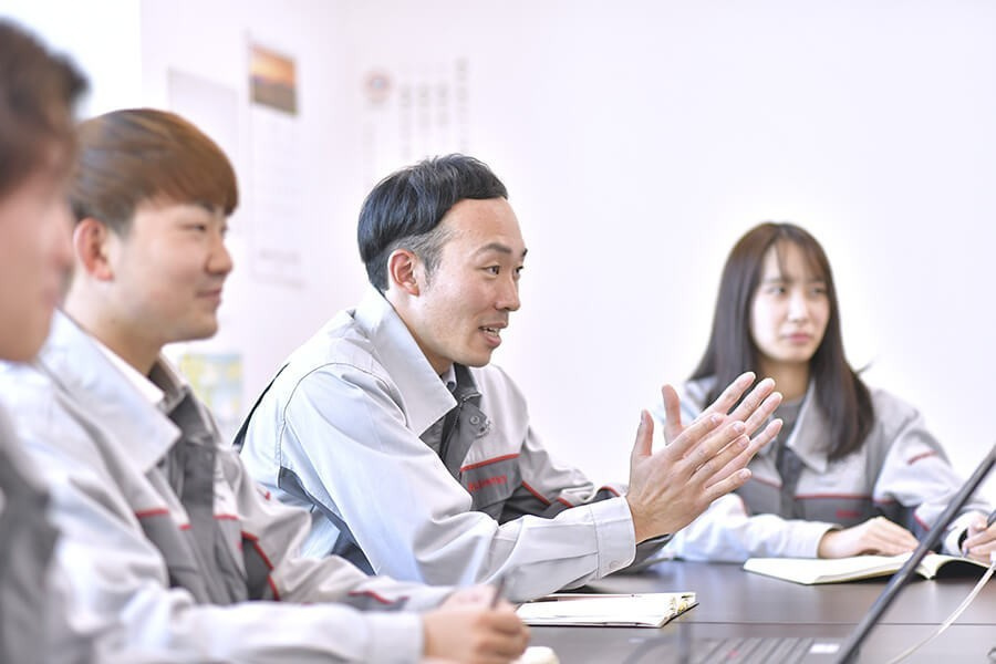 会議中の人々のグループ