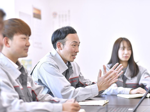 会議中の人々のグループ